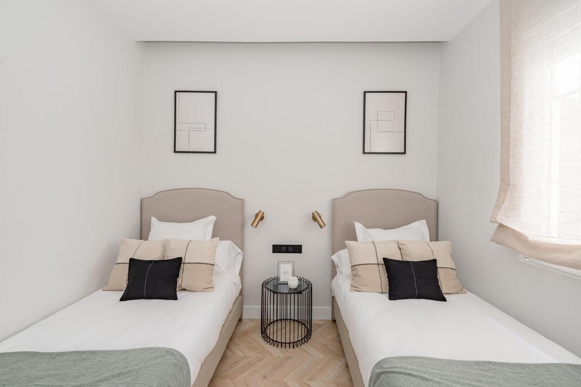 Apartment Plaza Espana Viii Calle San Bernardo 3br 3bh Madrid