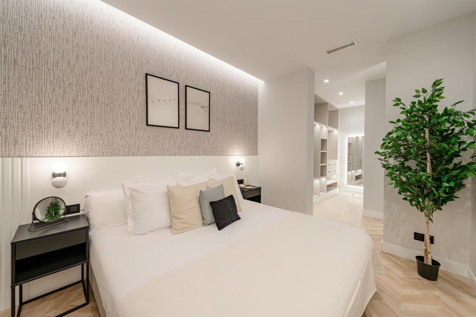 Plaza Espana Viii Calle San Bernardo 3br 3bh Apartment Madrid