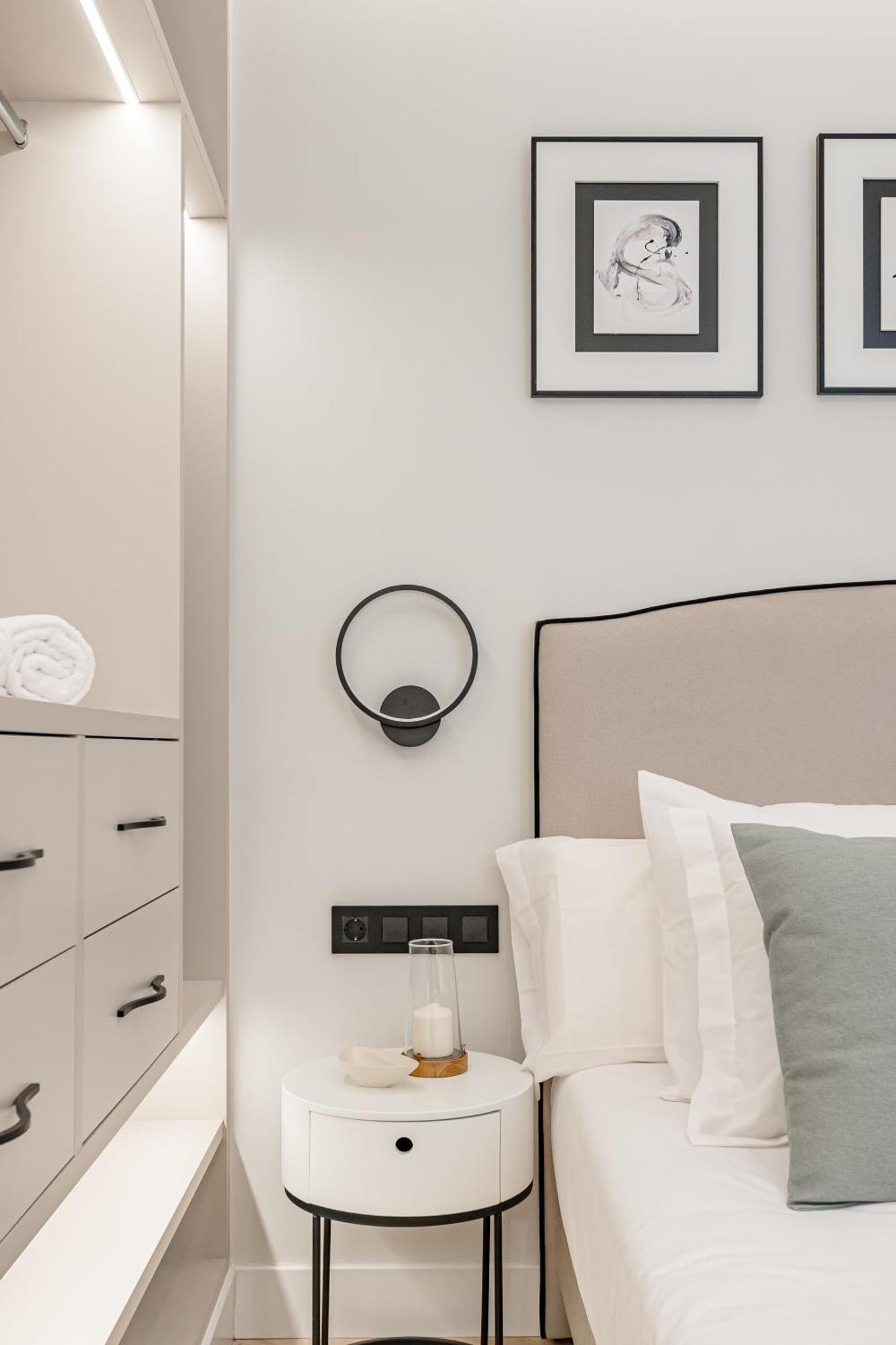Plaza Espana Viii Calle San Bernardo 3br 3bh Apartment Madrid