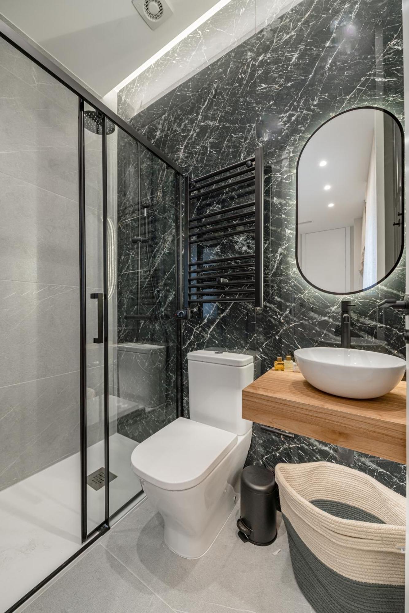 Plaza Espana Viii Calle San Bernardo 3br 3bh Apartment